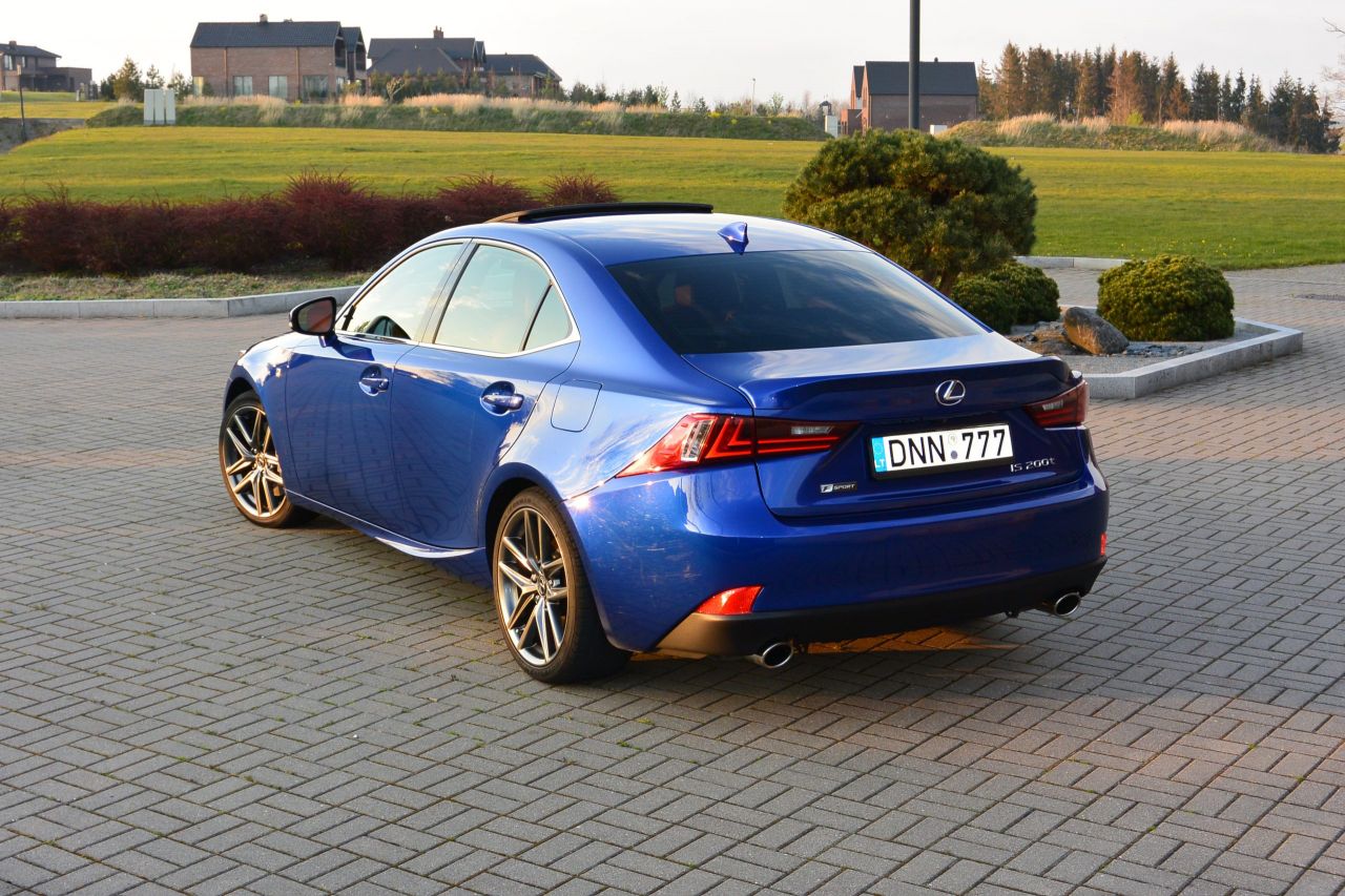 Lexus IS 200 | 2