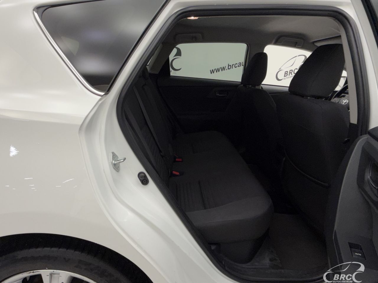 Toyota Auris | 16