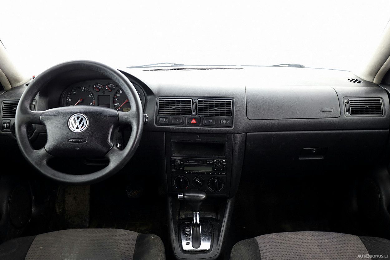 Volkswagen Golf | 4