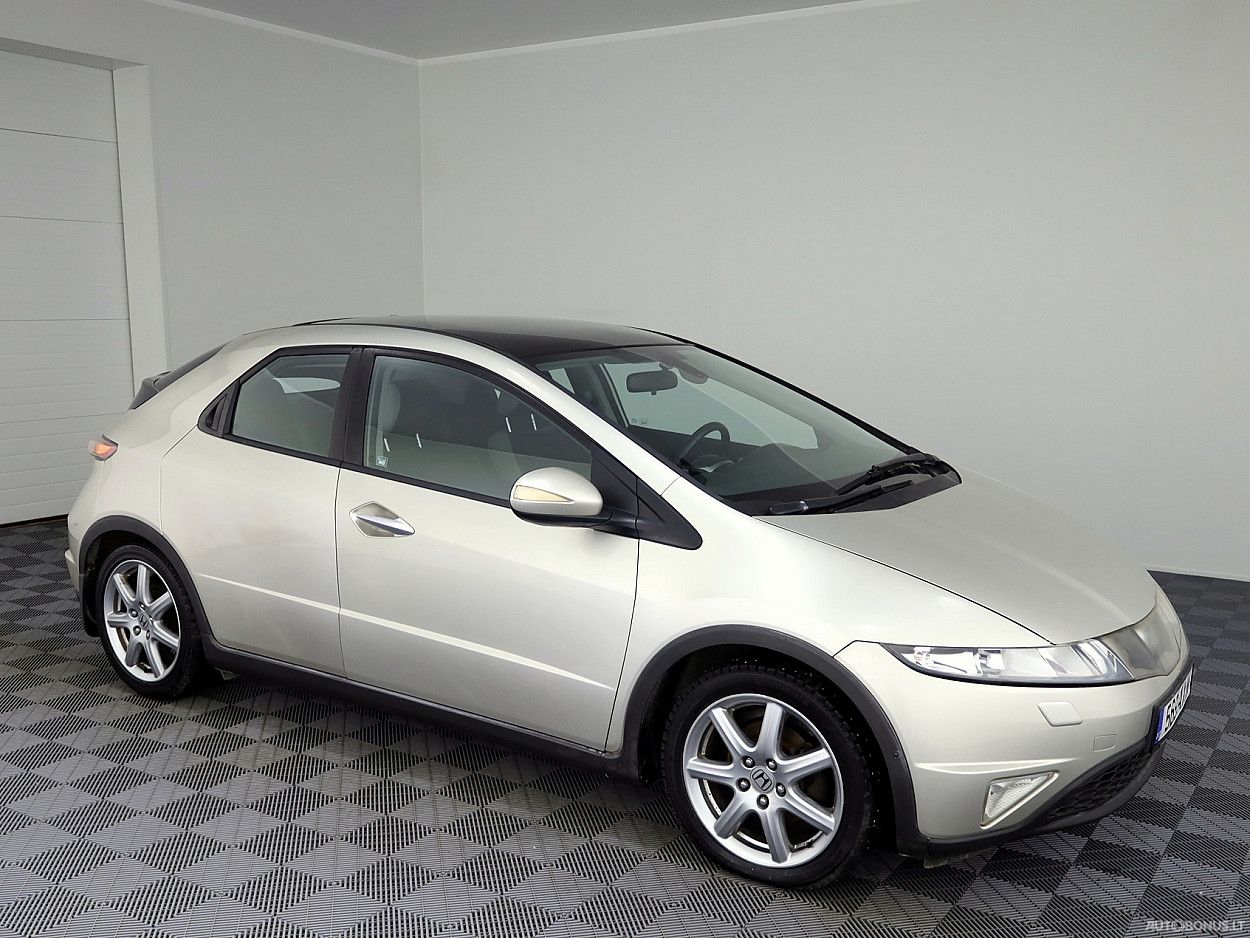 Honda Civic, 1.8 l., hečbekas