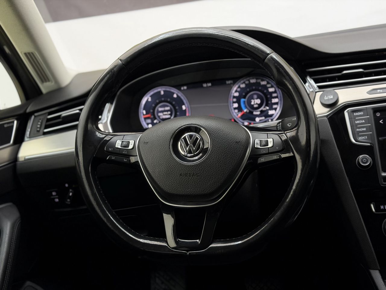 Volkswagen Passat | 16