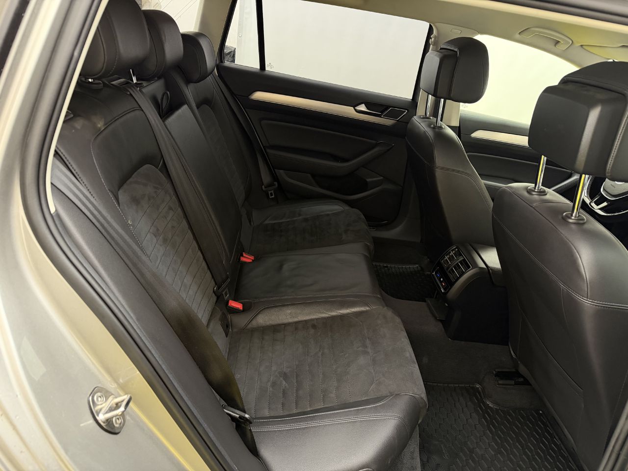 Volkswagen Passat | 12