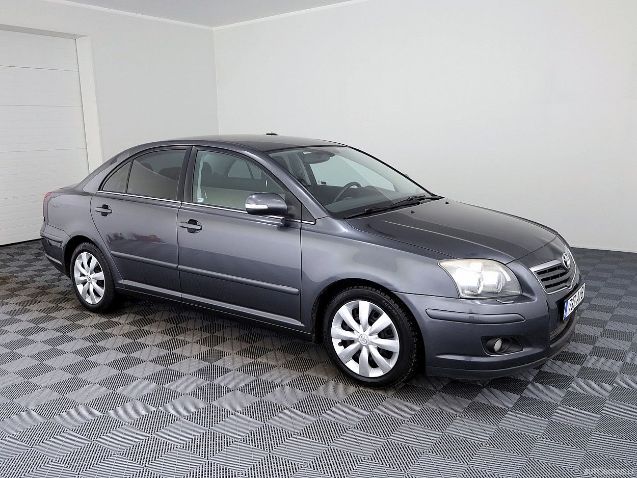 Toyota Avensis, 1.8 l., saloon