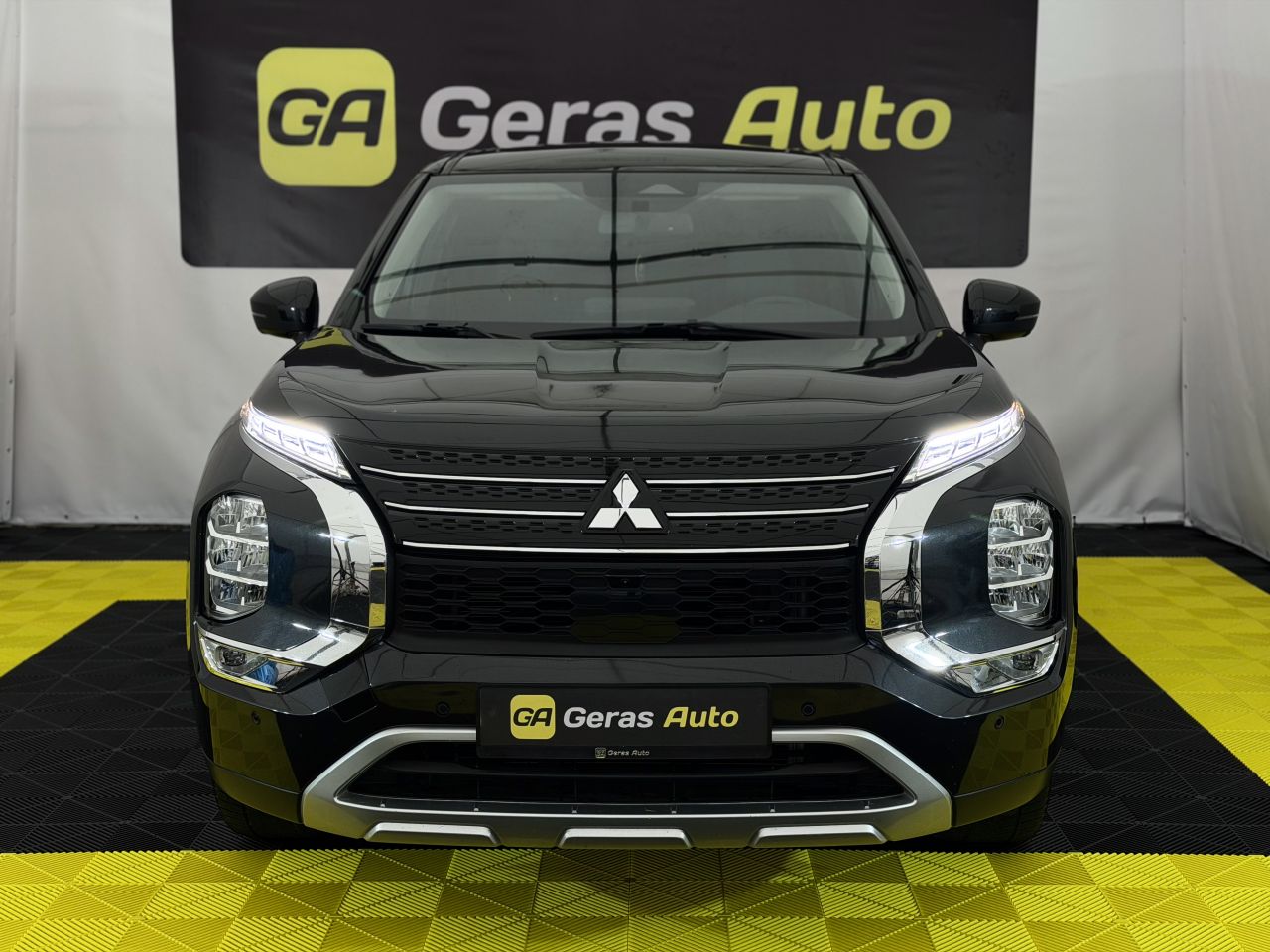 Mitsubishi Outlander | 1