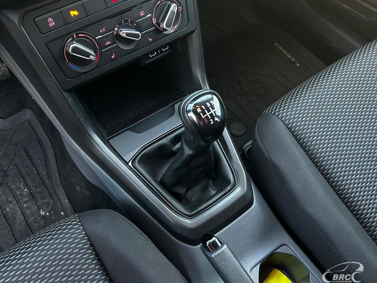 Volkswagen T-Cross | 19