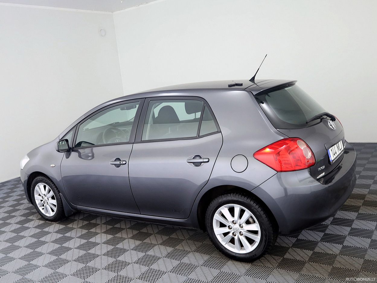 Toyota Auris | 3