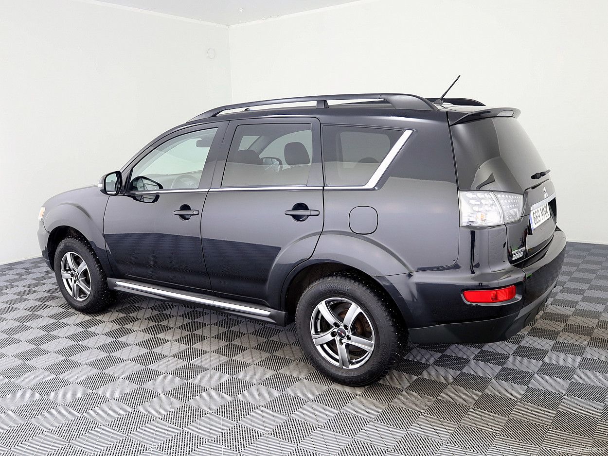 Mitsubishi Outlander | 3