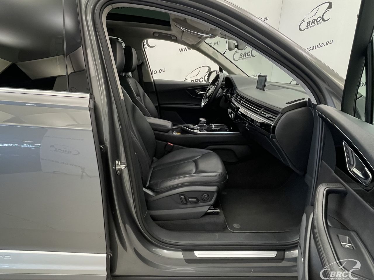 Audi Q7 | 3