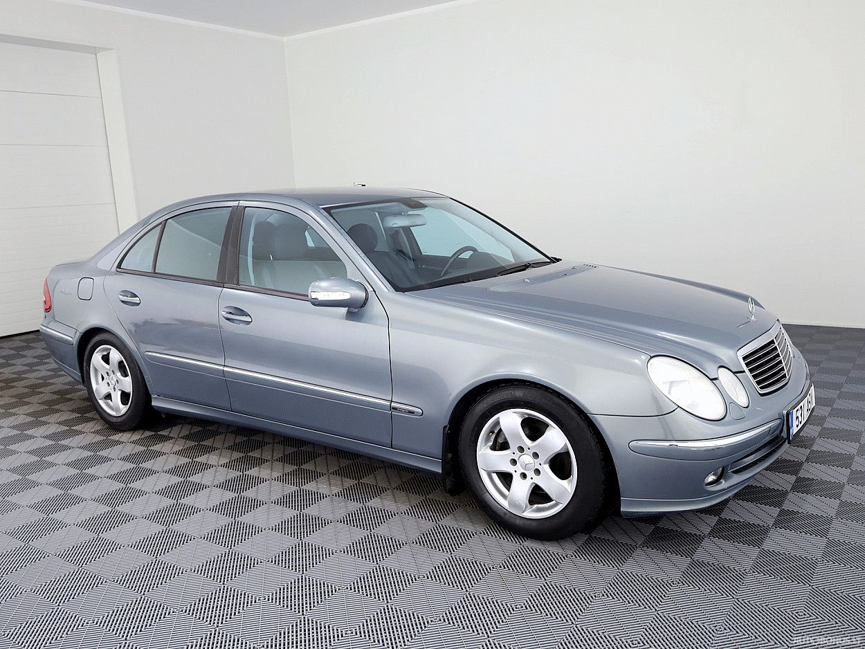 Mercedes-Benz E200