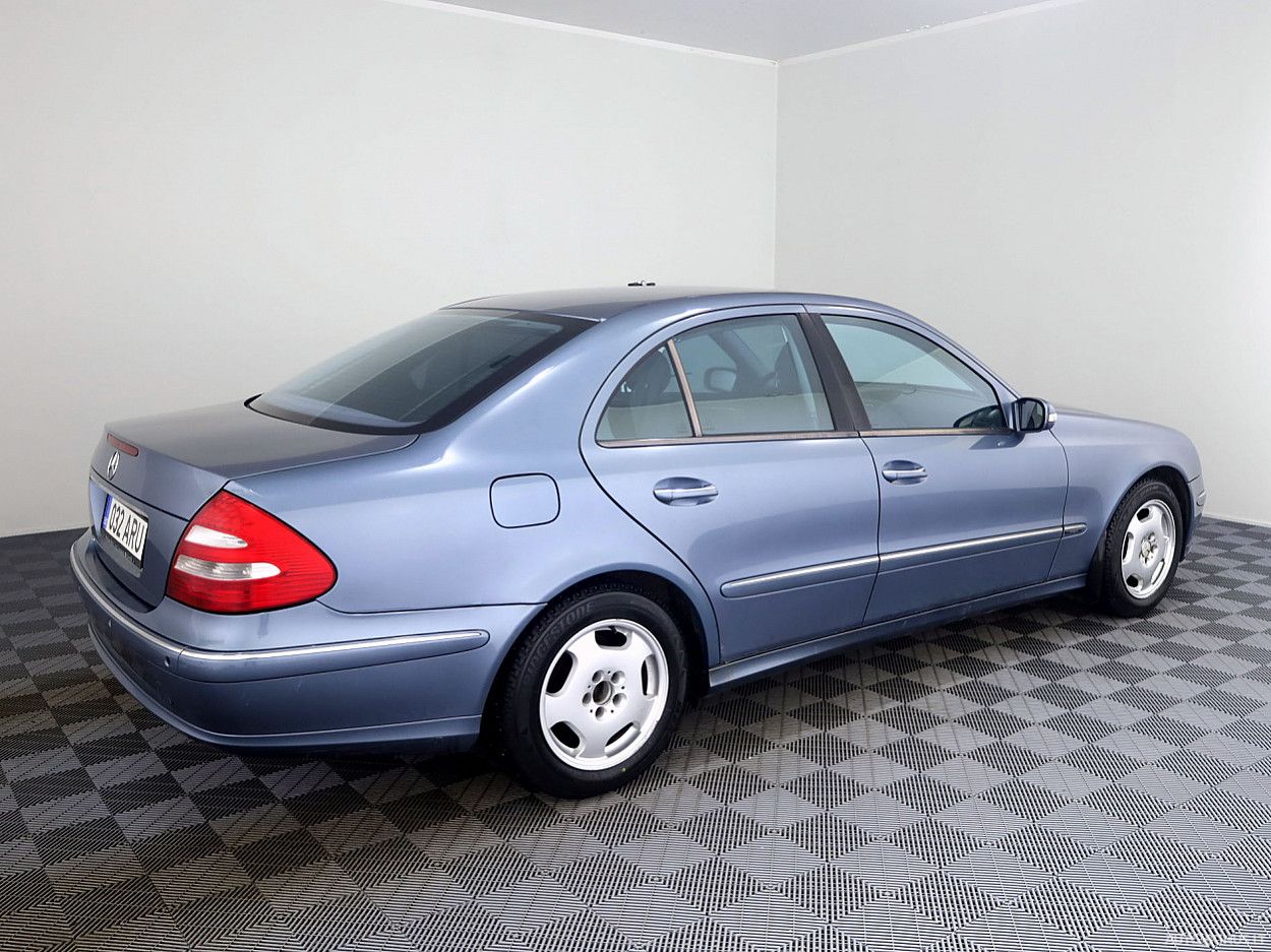 Mercedes-Benz E200 | 2