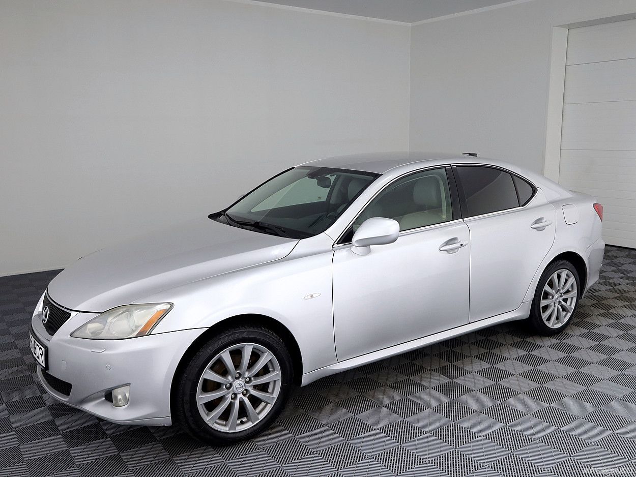 Lexus IS 220 | 1