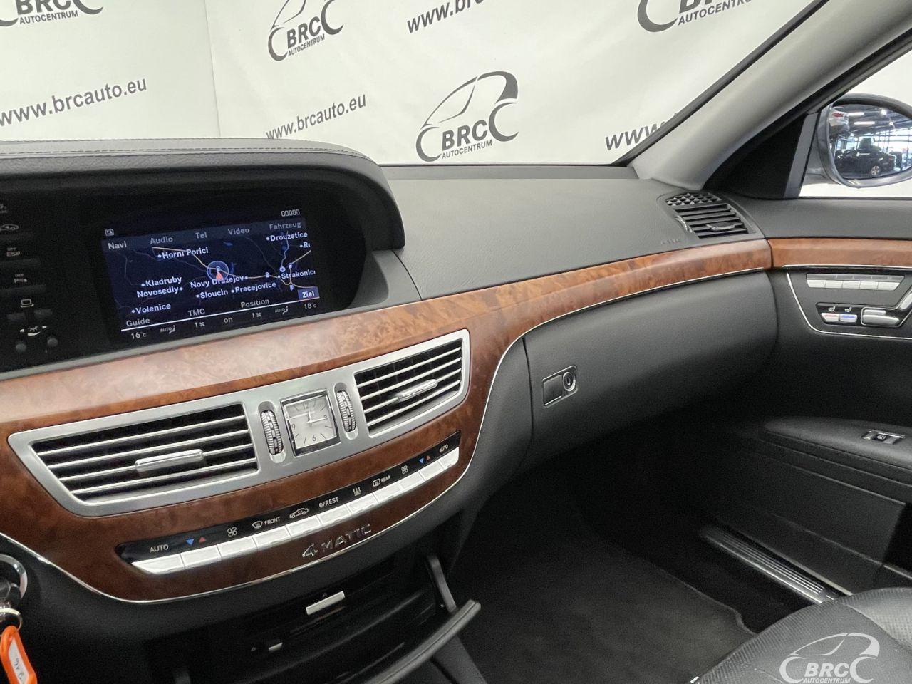 Mercedes-Benz S450 | 29