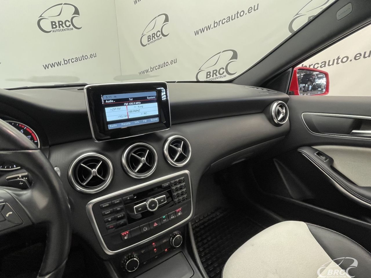 Mercedes-Benz A180 | 24