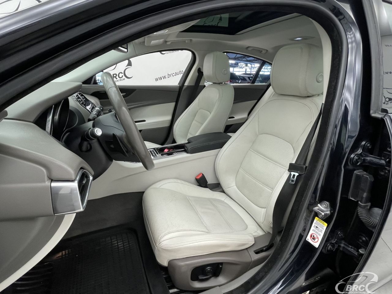 Jaguar XE | 25