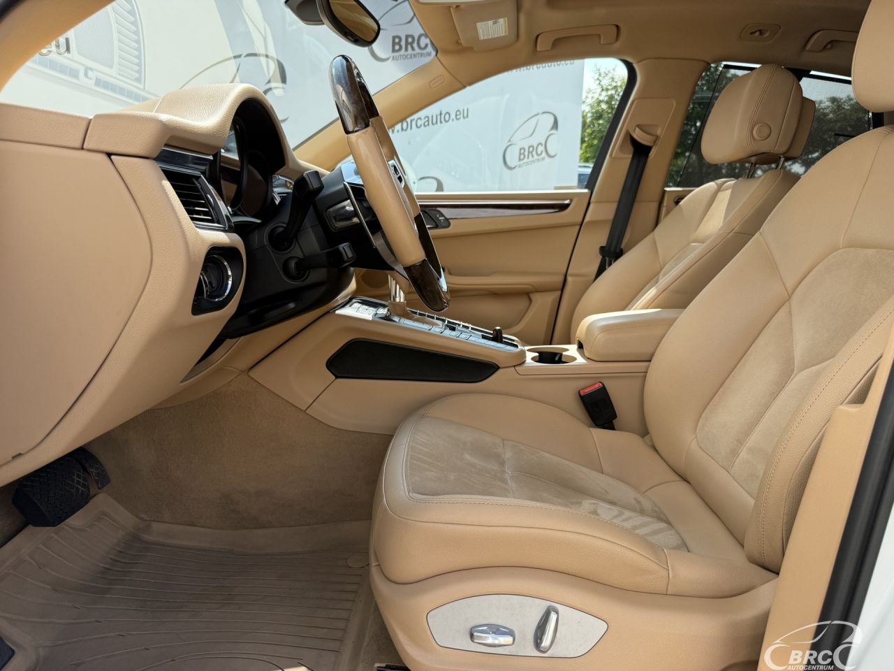 Porsche Macan | 24