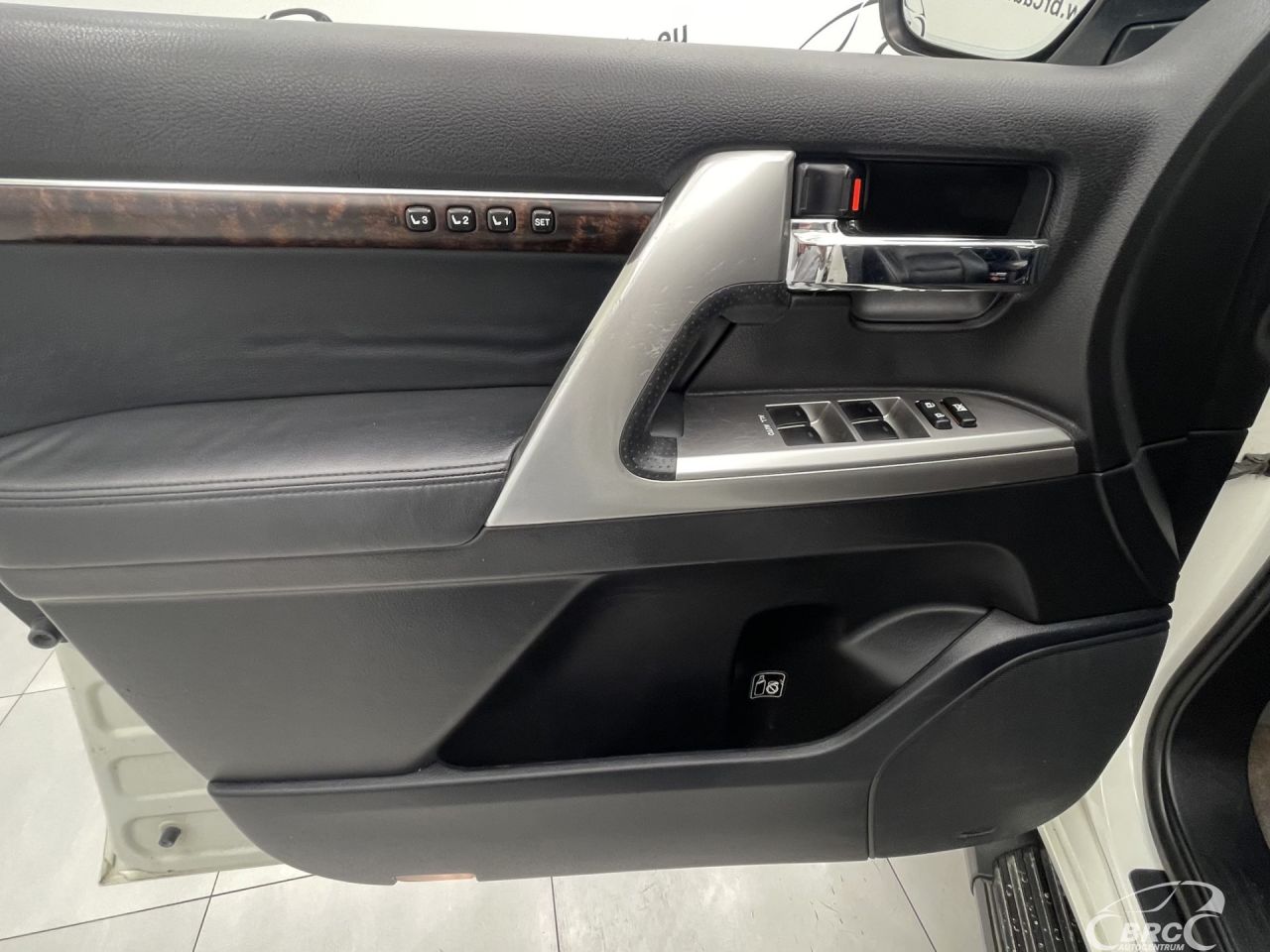 Toyota Land Cruiser | 20