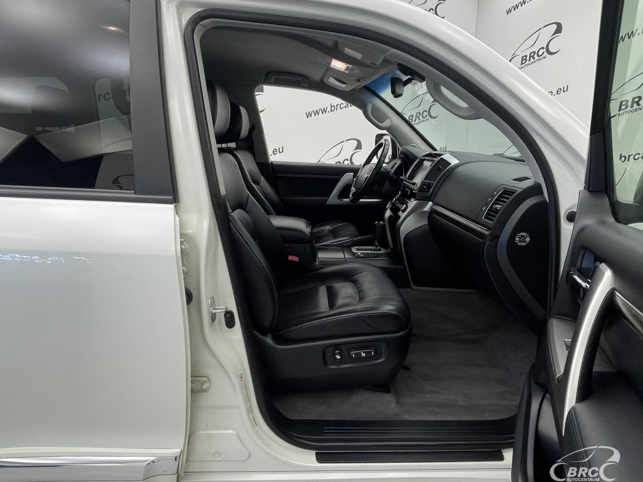 Toyota Land Cruiser | 3