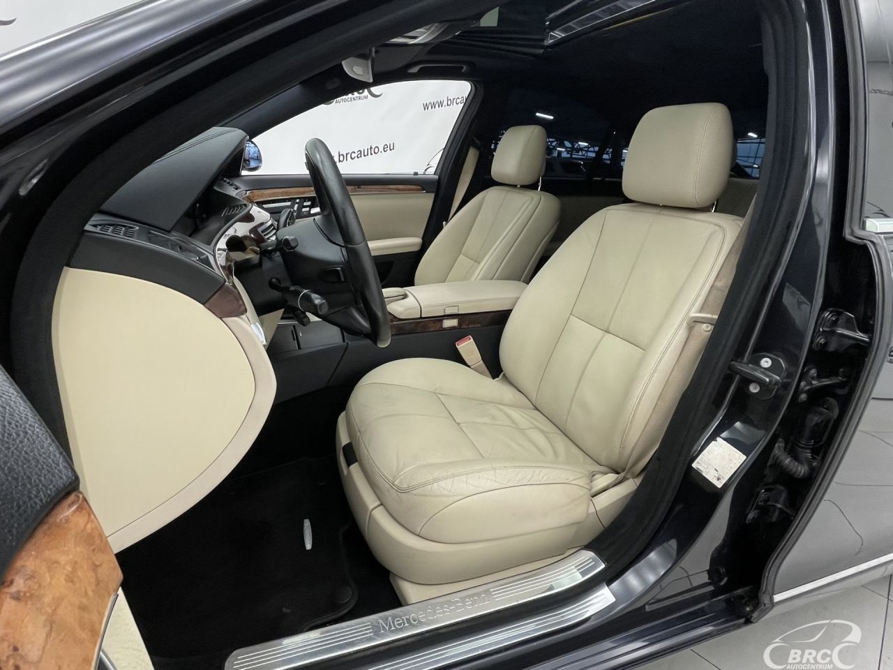 Mercedes-Benz S320 | 22