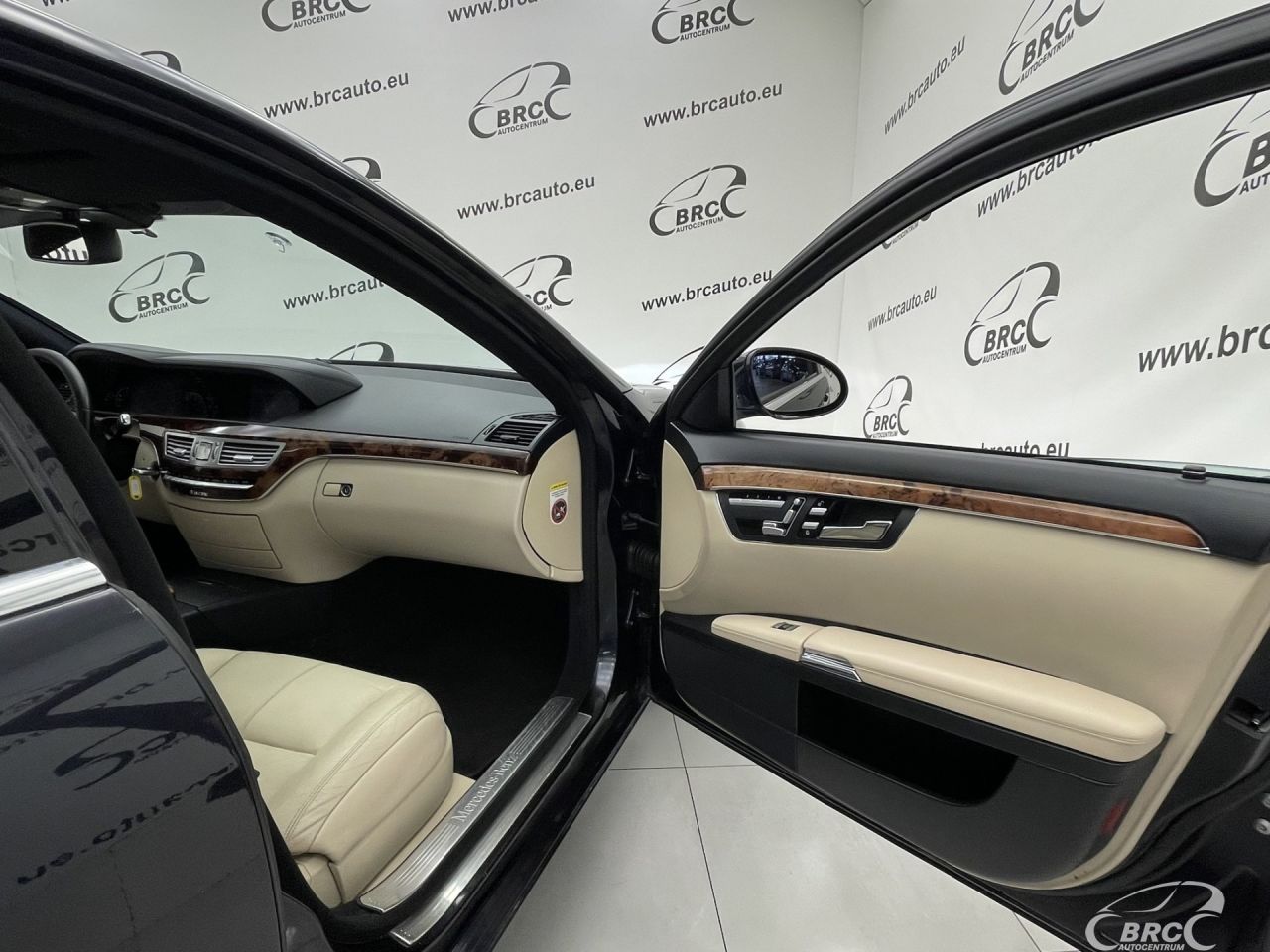 Mercedes-Benz S320 | 7