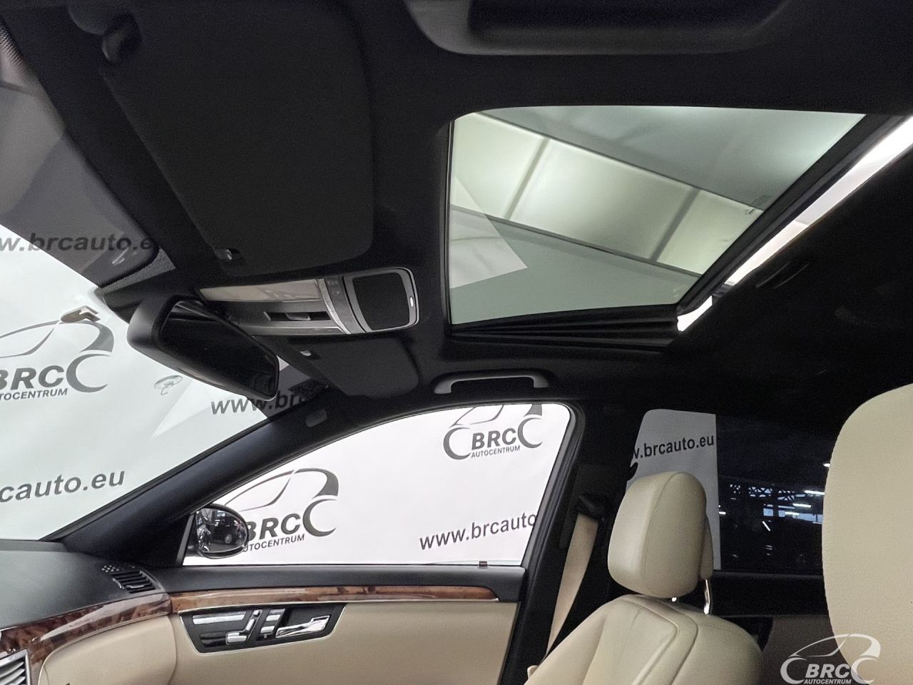 Mercedes-Benz S320 | 24