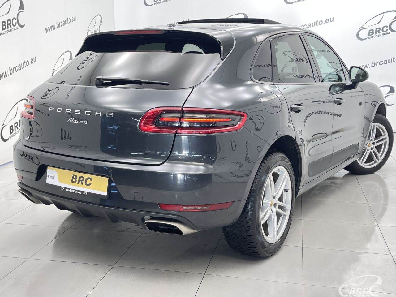 Porsche Macan | 48