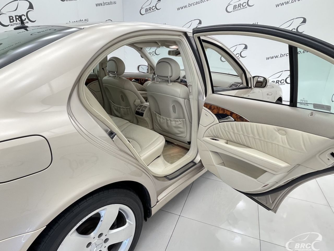 Mercedes-Benz E500 | 12