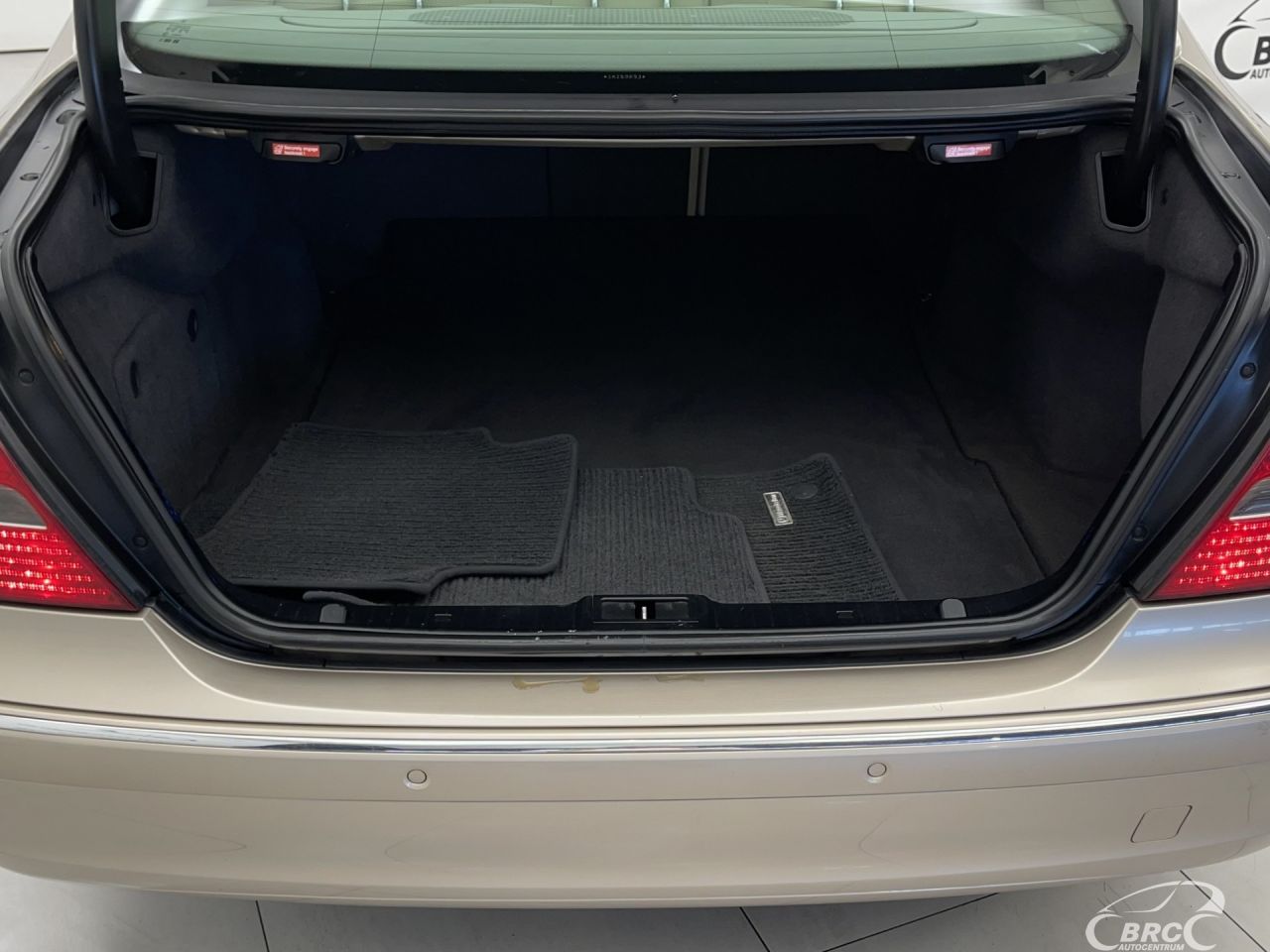 Mercedes-Benz E500 | 36