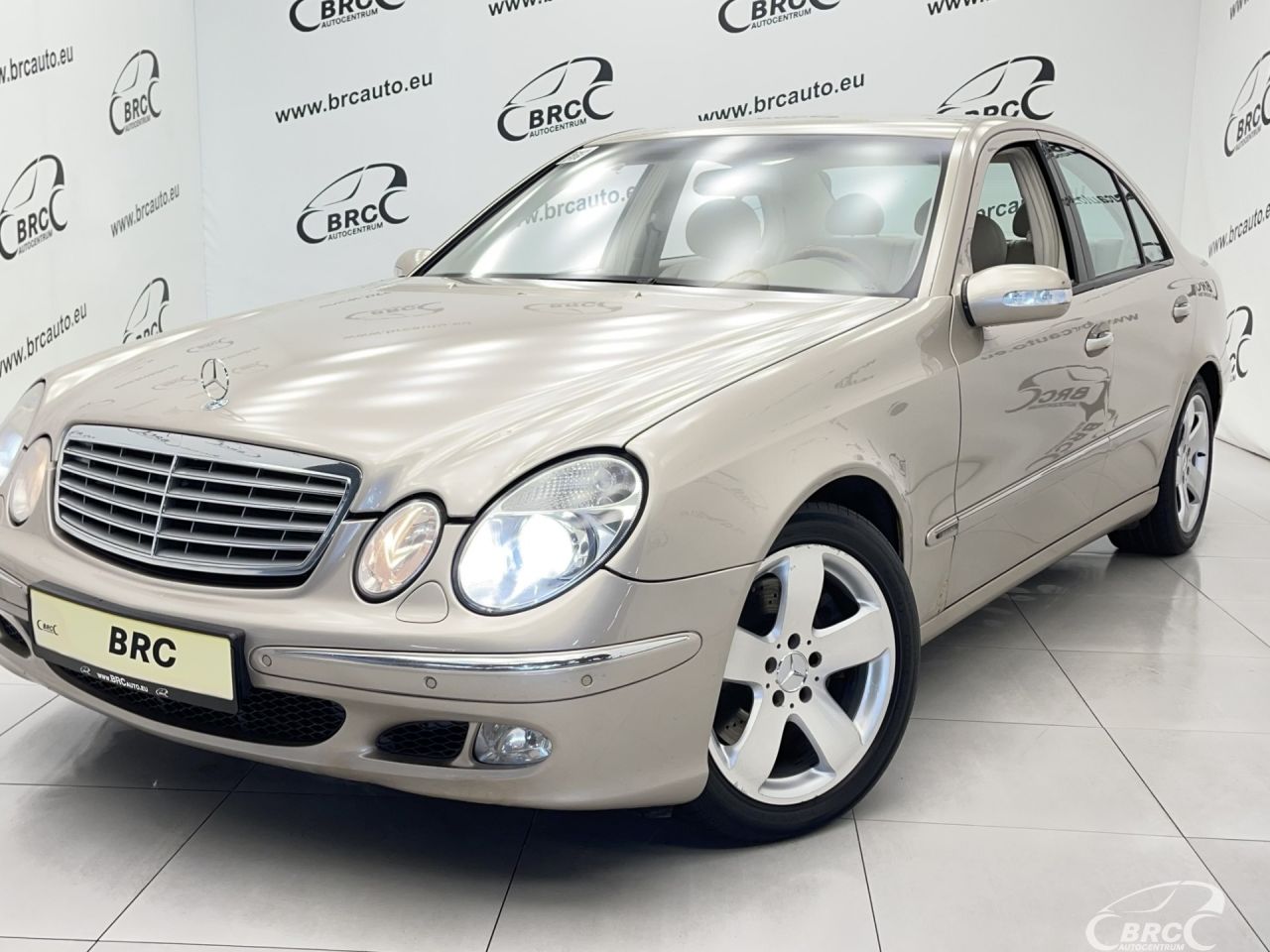 Mercedes-Benz E500 | 49