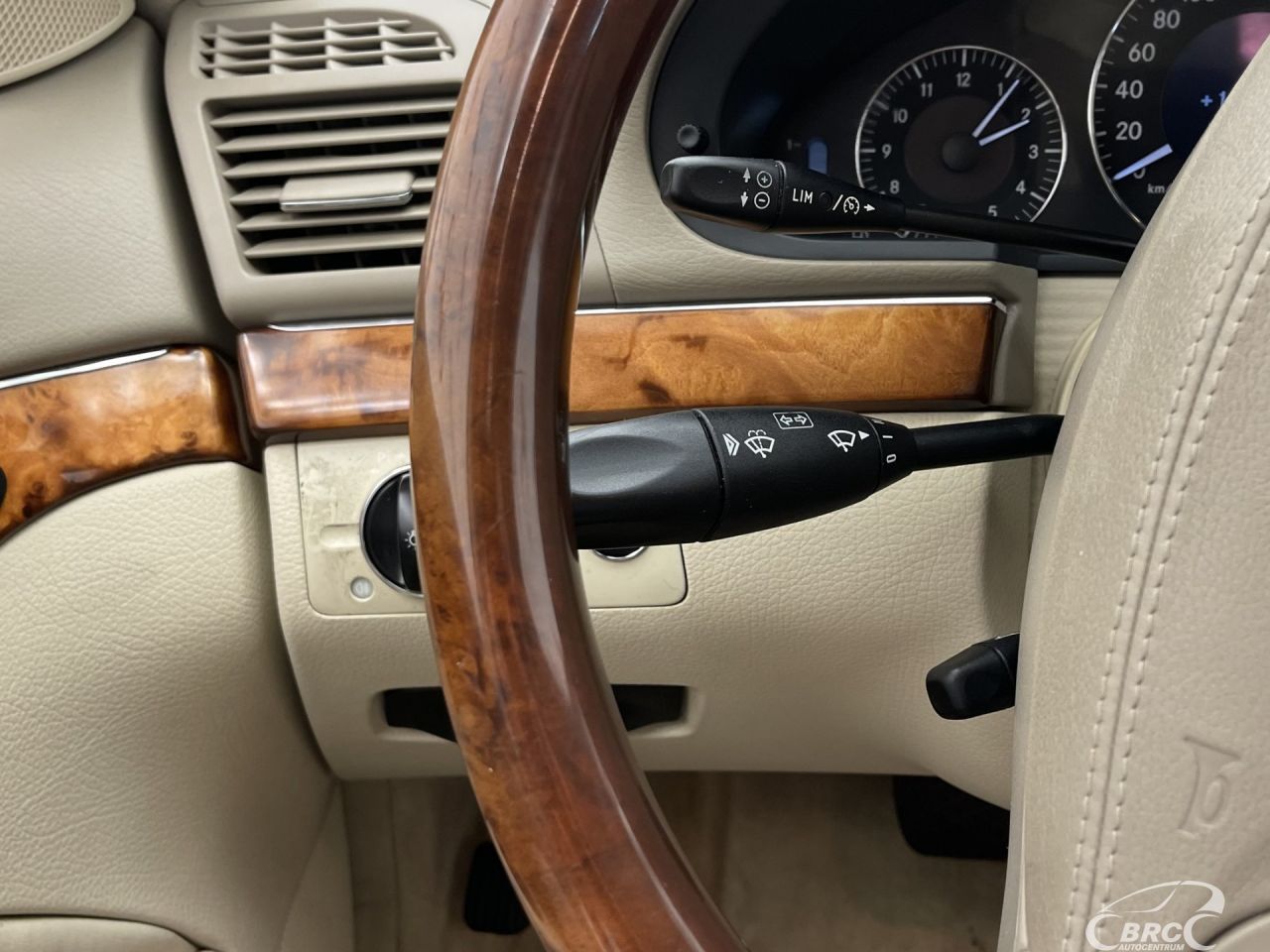 Mercedes-Benz E500 | 37