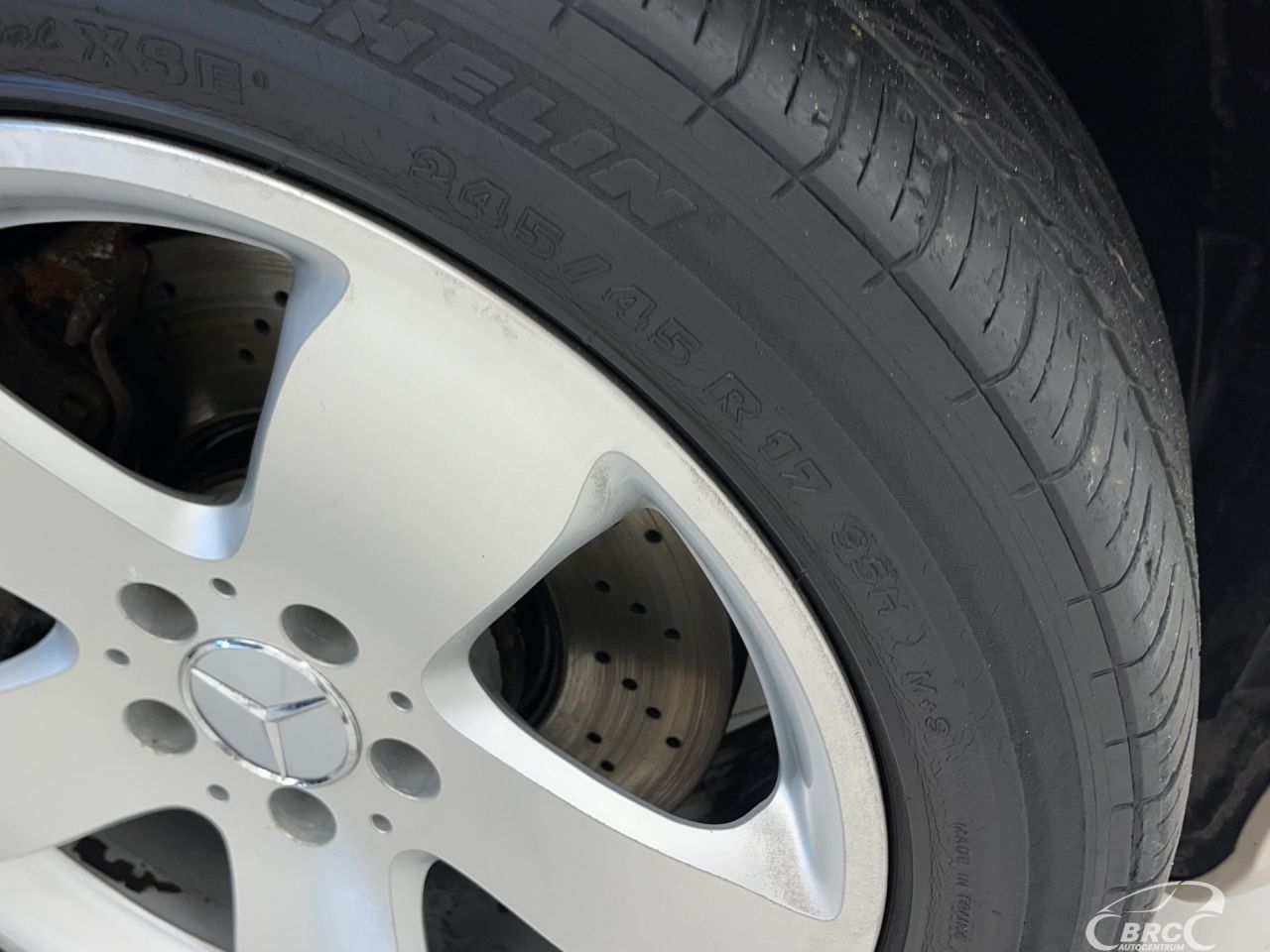 Mercedes-Benz E500 | 35