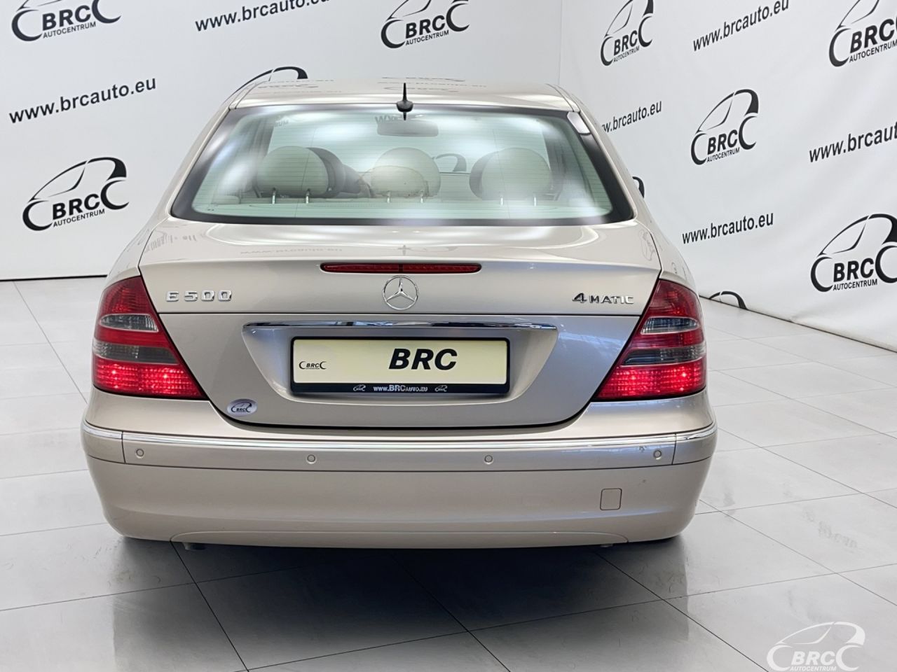 Mercedes-Benz E500 | 52