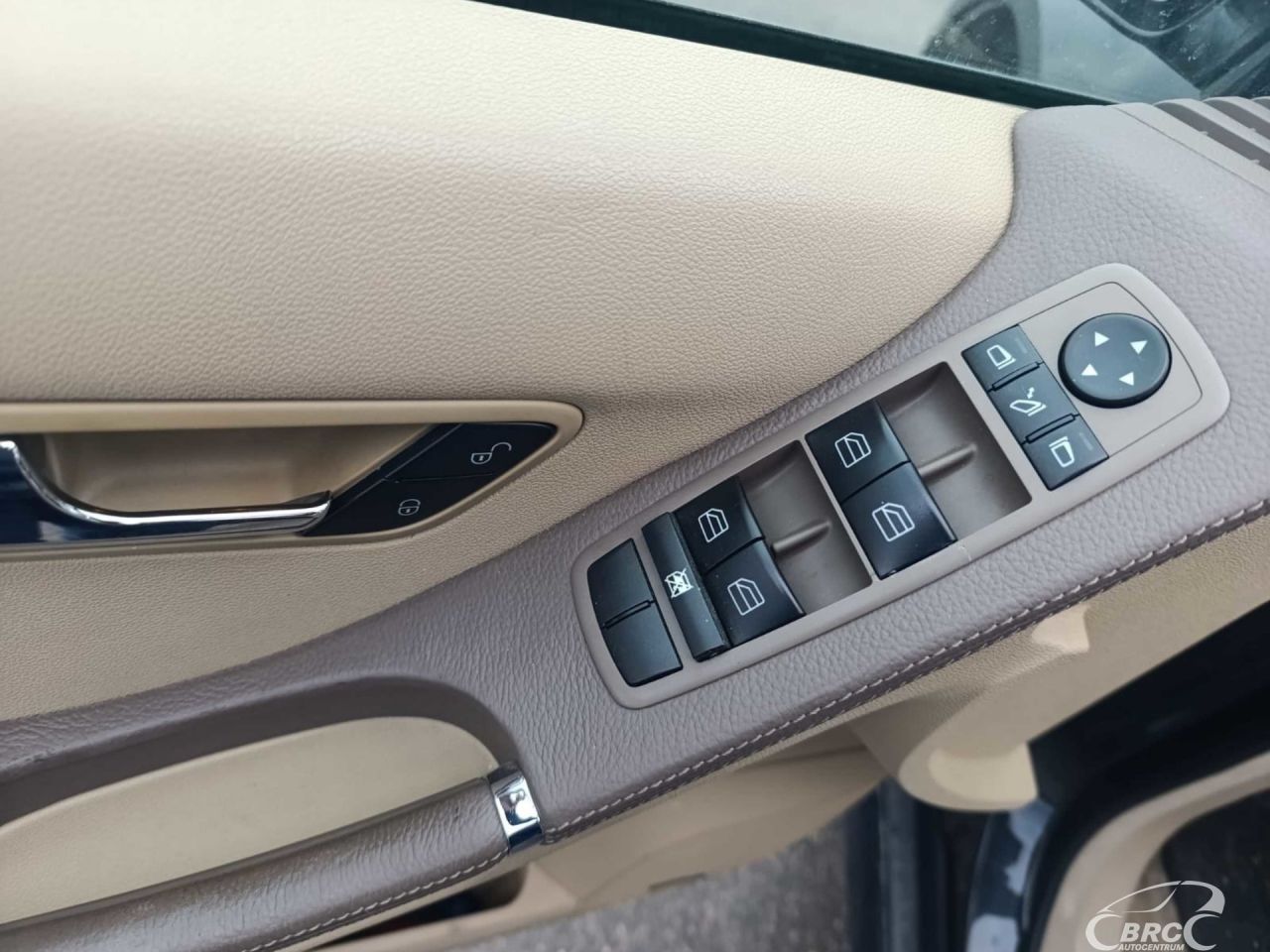 Mercedes-Benz R320 | 9