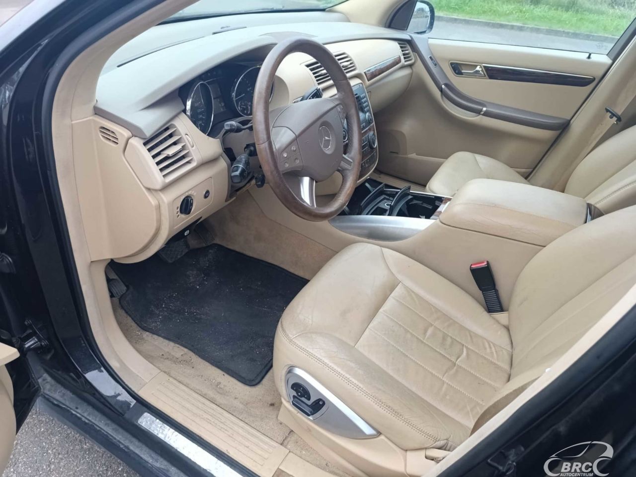 Mercedes-Benz R320 | 11