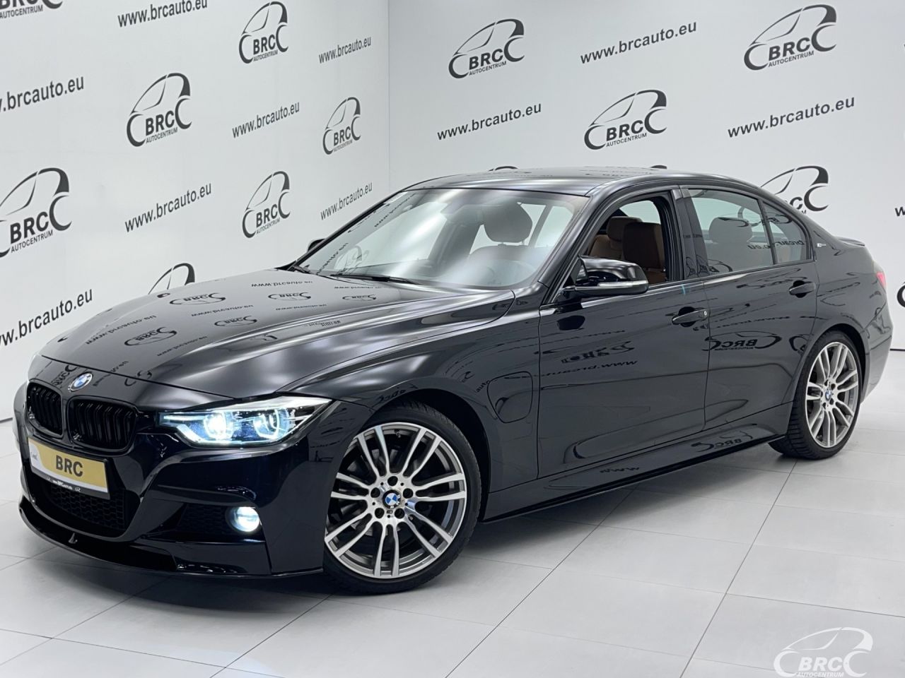 BMW 330, 2.0 l., saloon