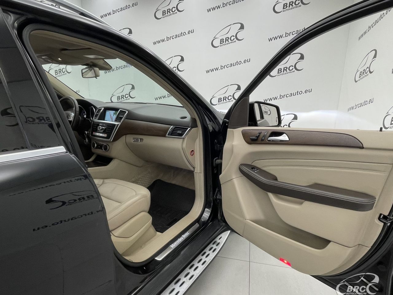 Mercedes-Benz ML350 | 7