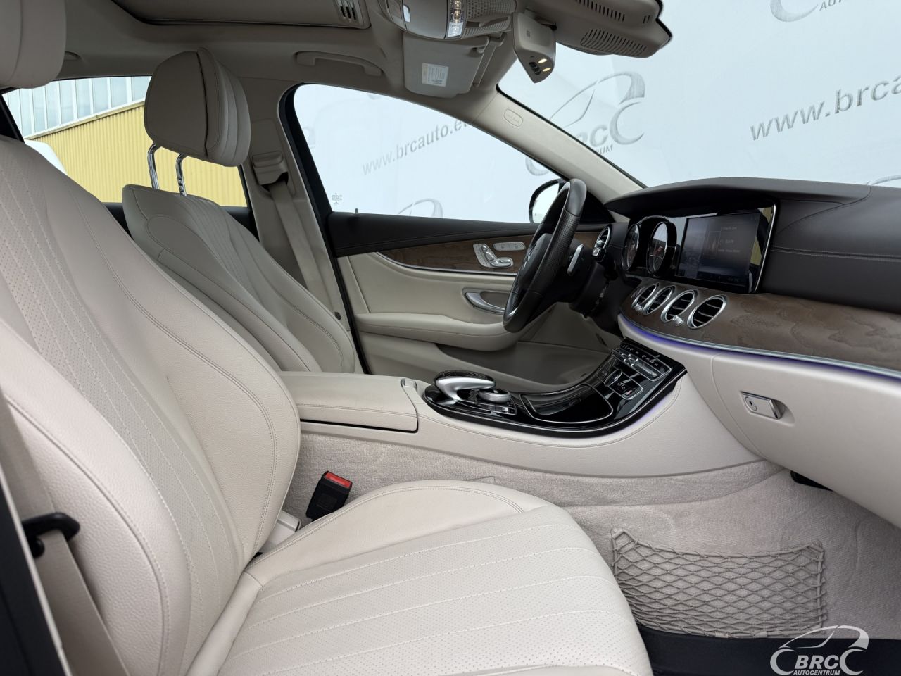 Mercedes-Benz E300 | 9