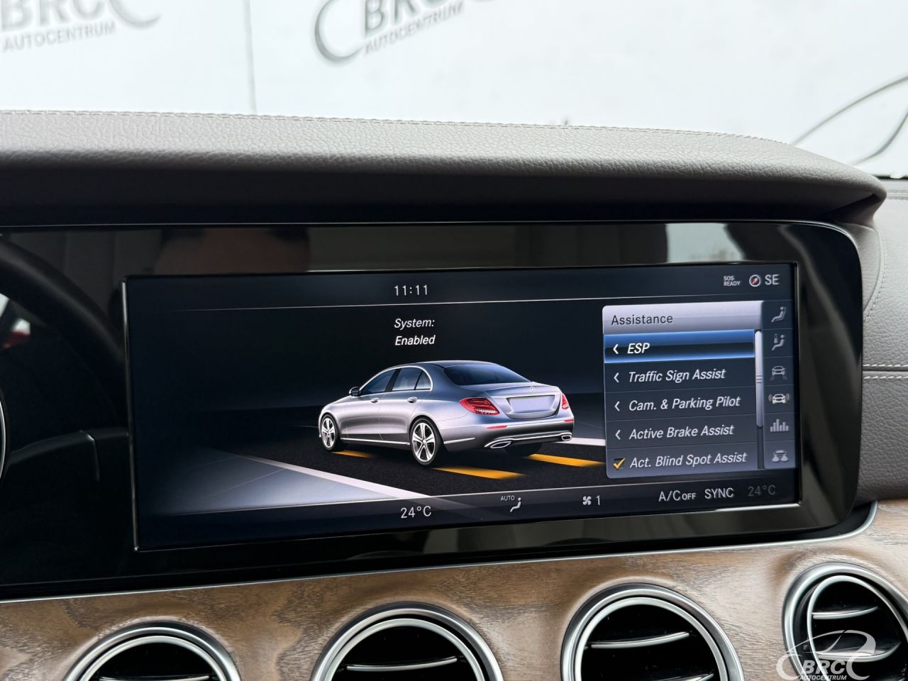 Mercedes-Benz E300 | 44