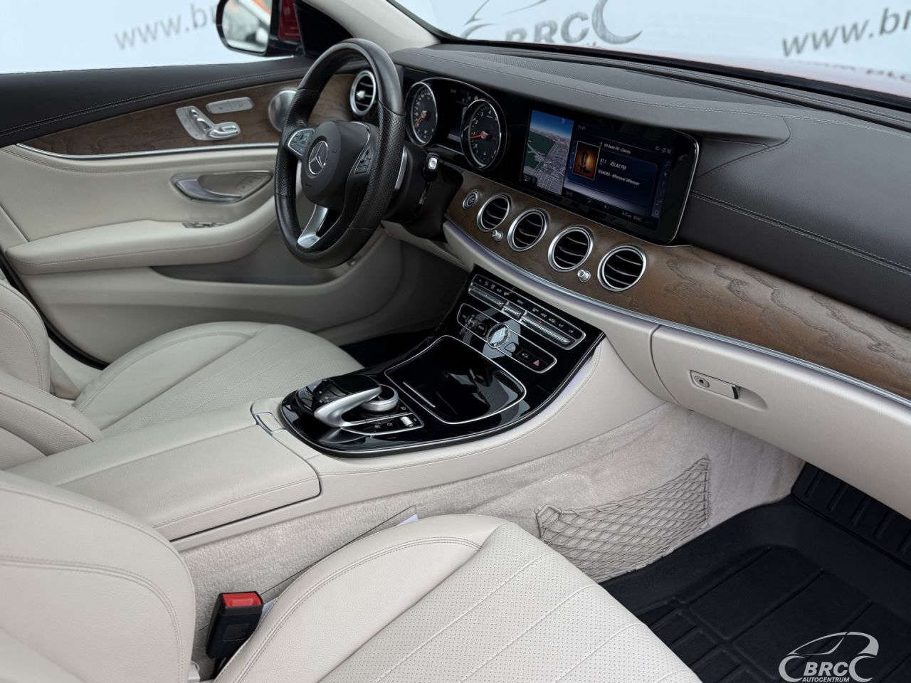 Mercedes-Benz E300 | 7