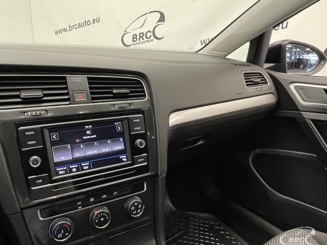 Volkswagen Golf | 24