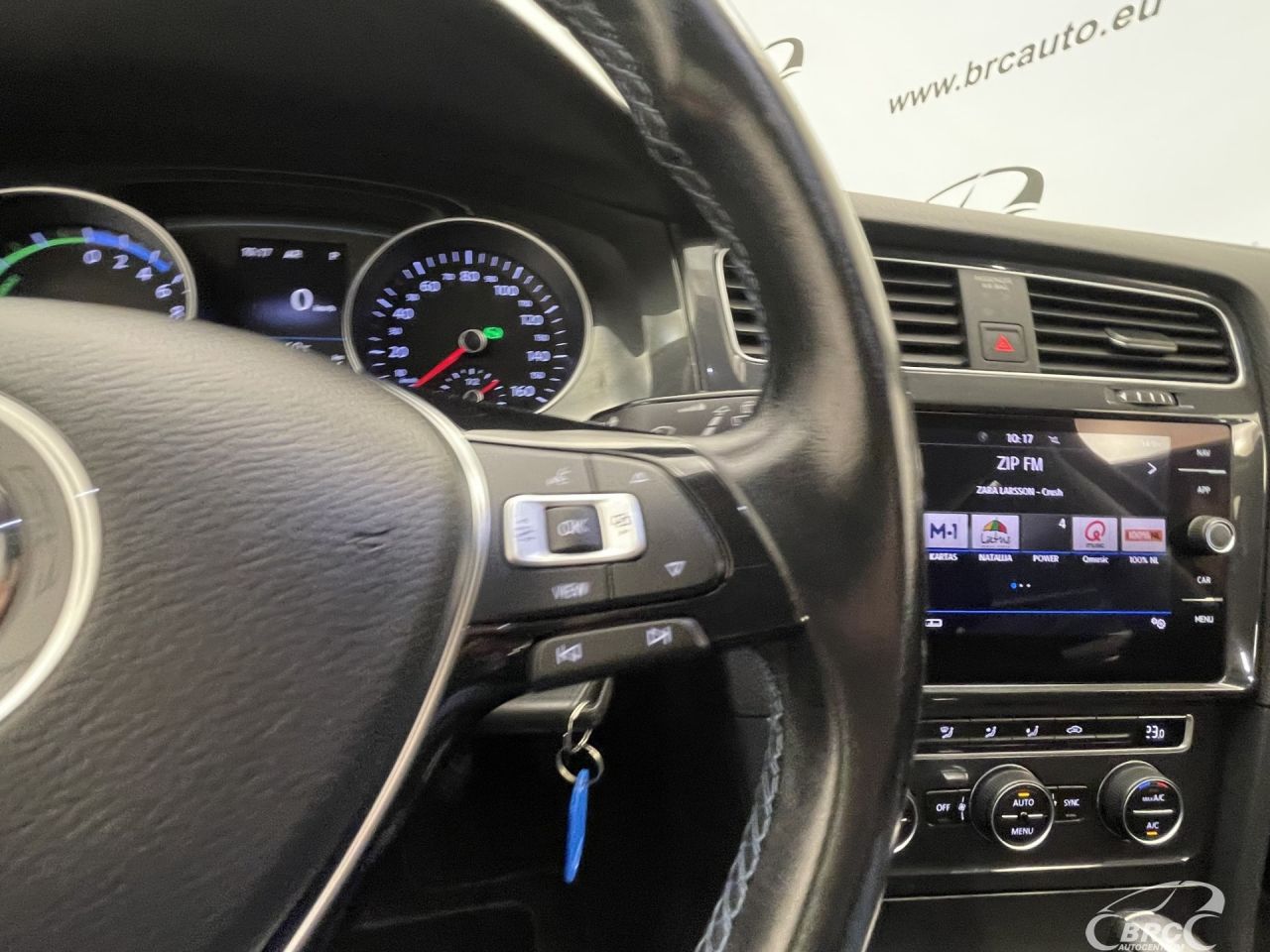 Volkswagen Golf | 26