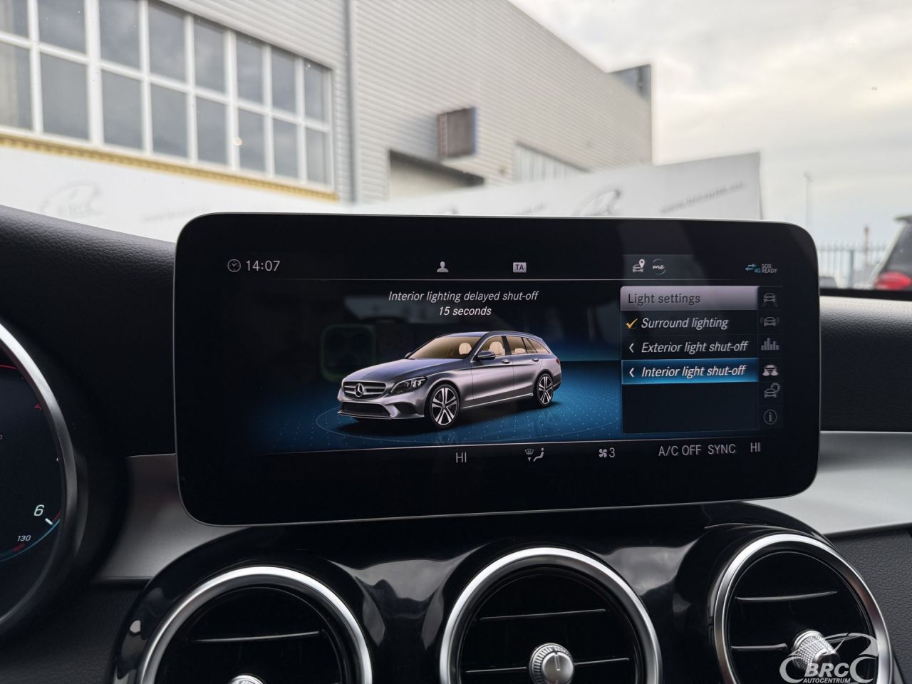 Mercedes-Benz C180 | 33