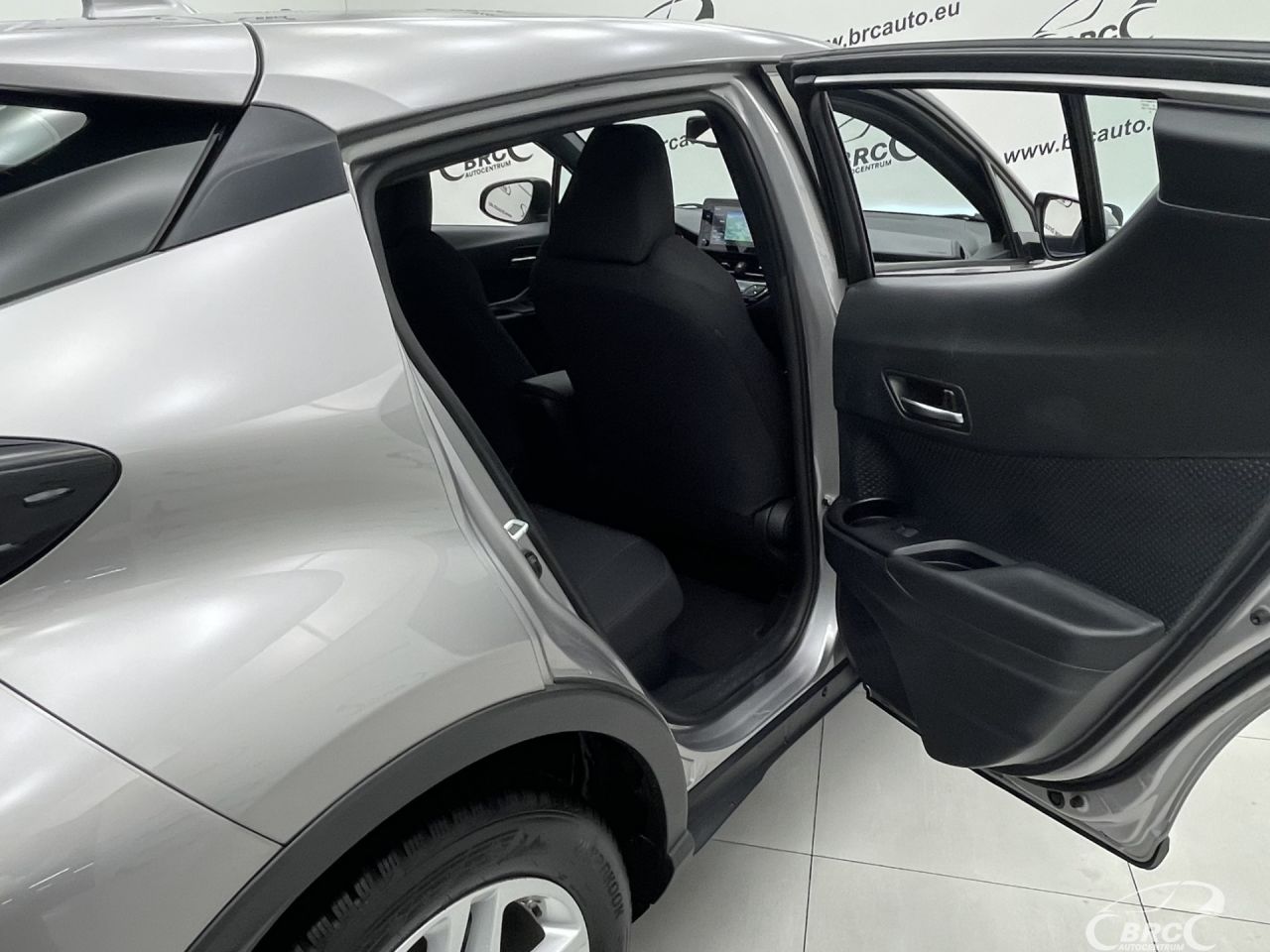 Toyota C-HR | 10
