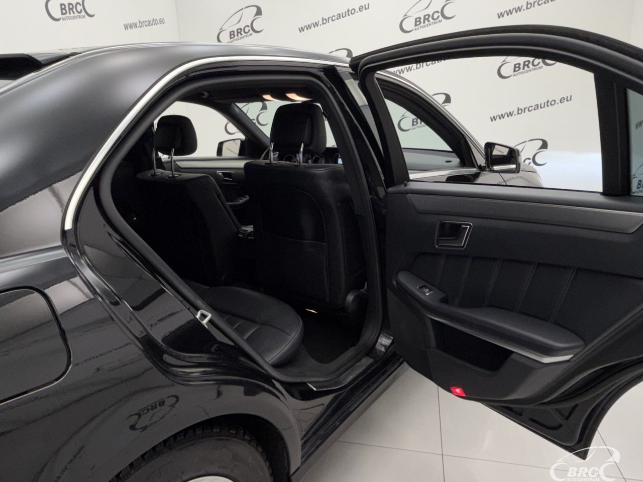 Mercedes-Benz E200 | 11