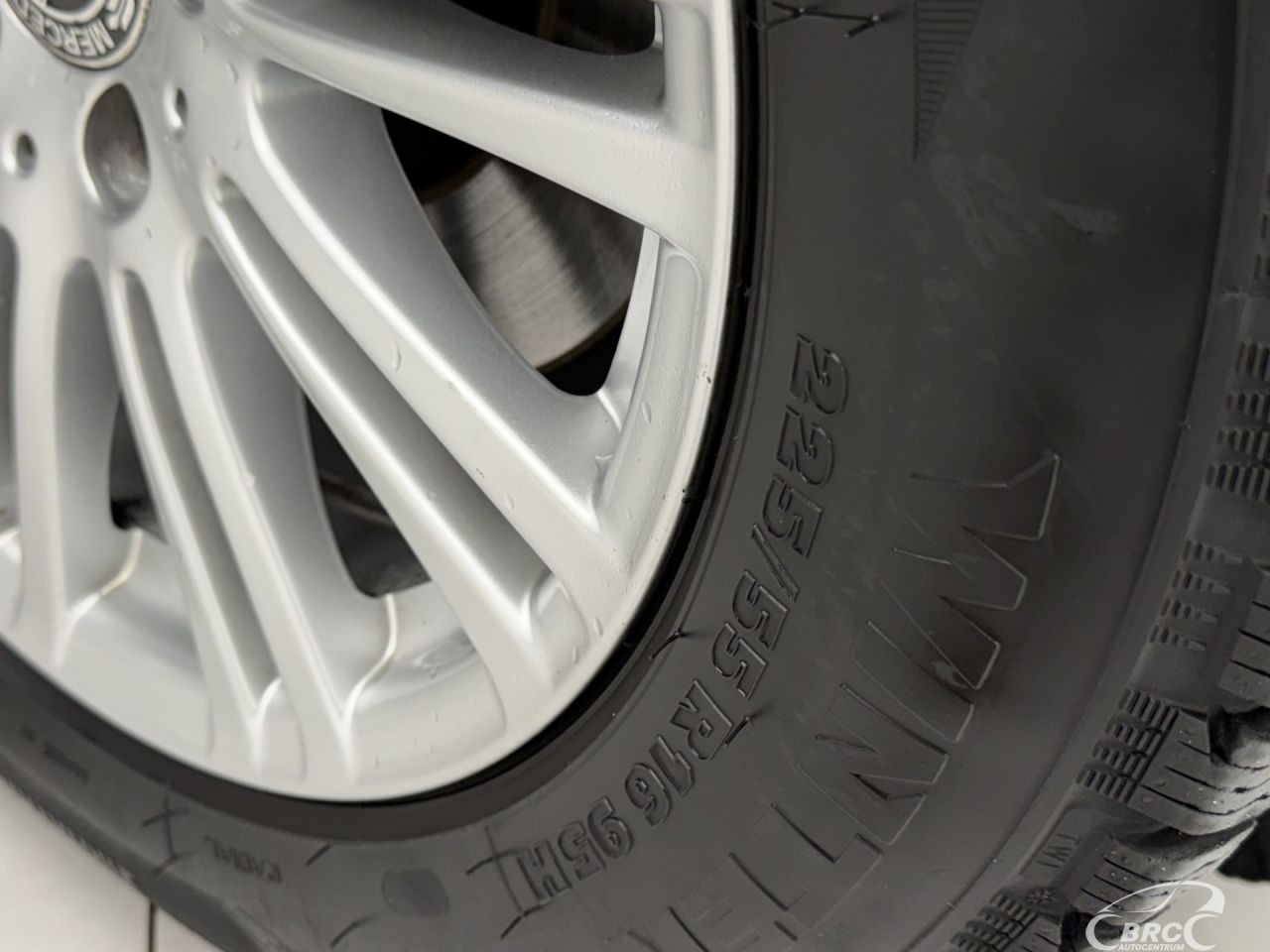 Mercedes-Benz E200 | 39