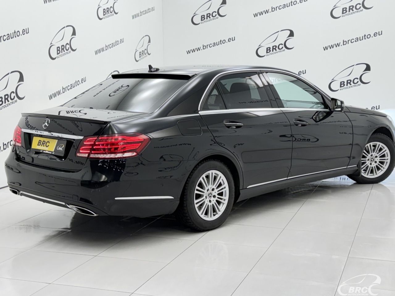 Mercedes-Benz E200 | 1