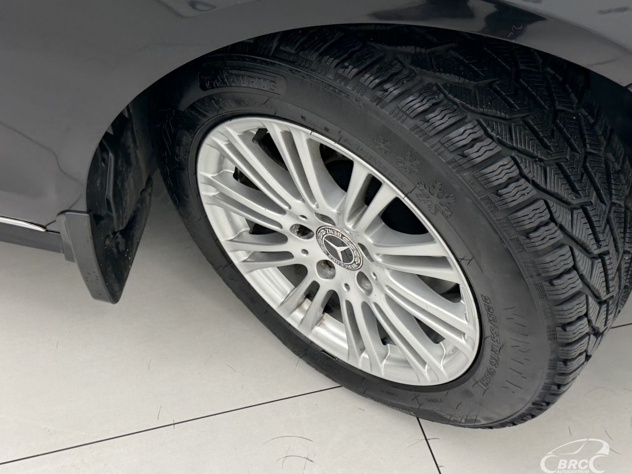 Mercedes-Benz E200 | 38