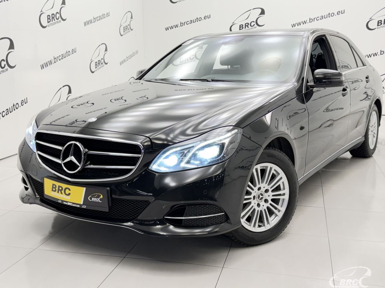 Mercedes-Benz E200 | 44