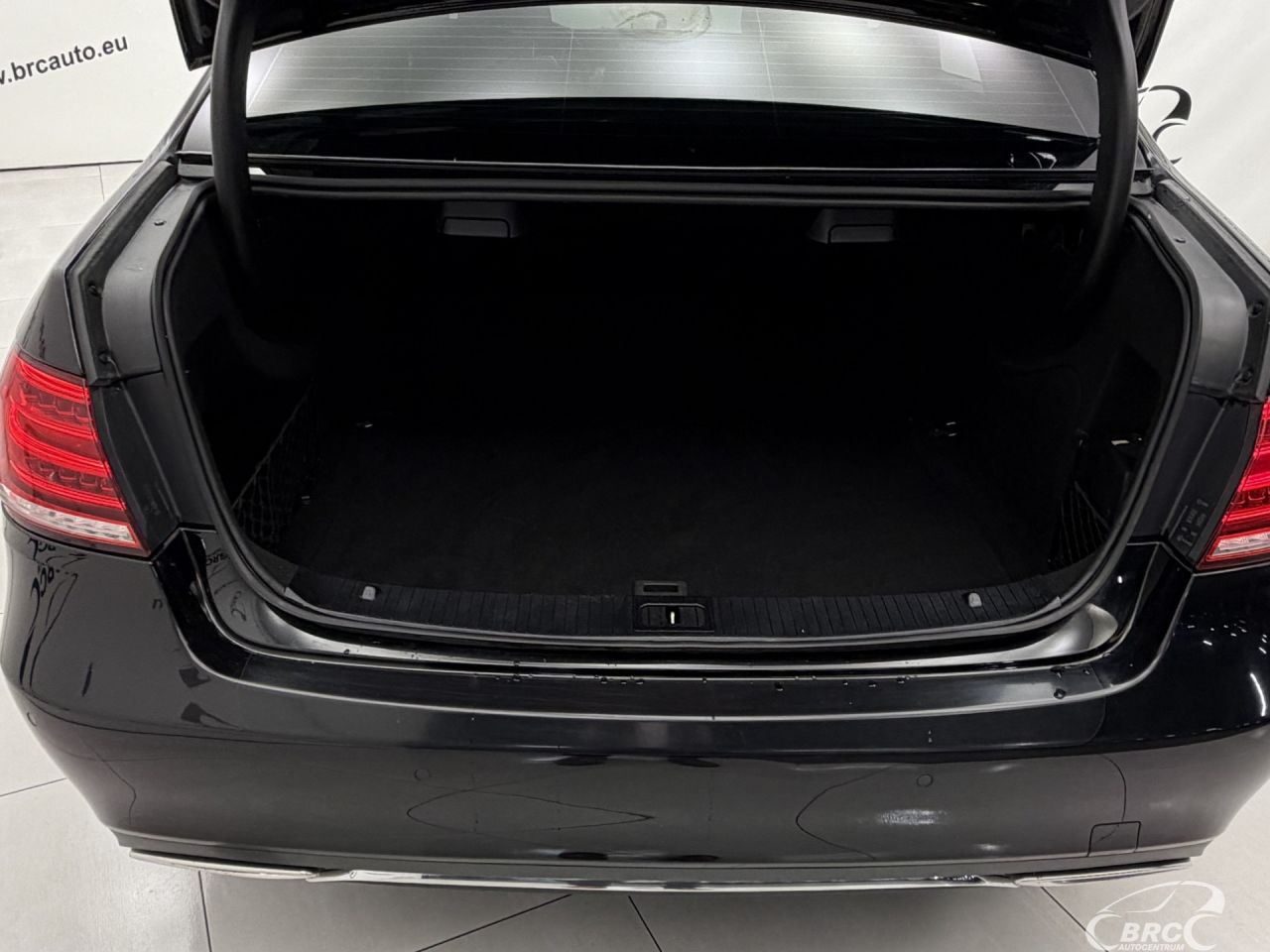 Mercedes-Benz E200 | 40