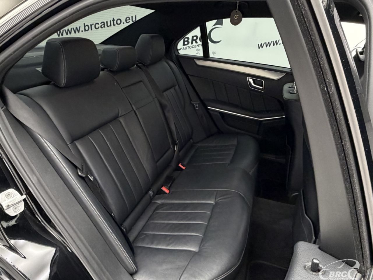 Mercedes-Benz E200 | 10