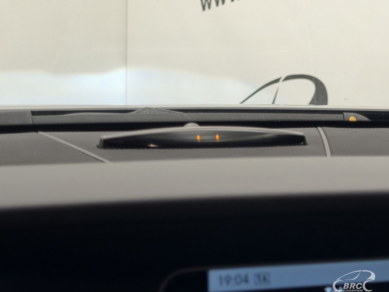 Mercedes-Benz E200 | 33